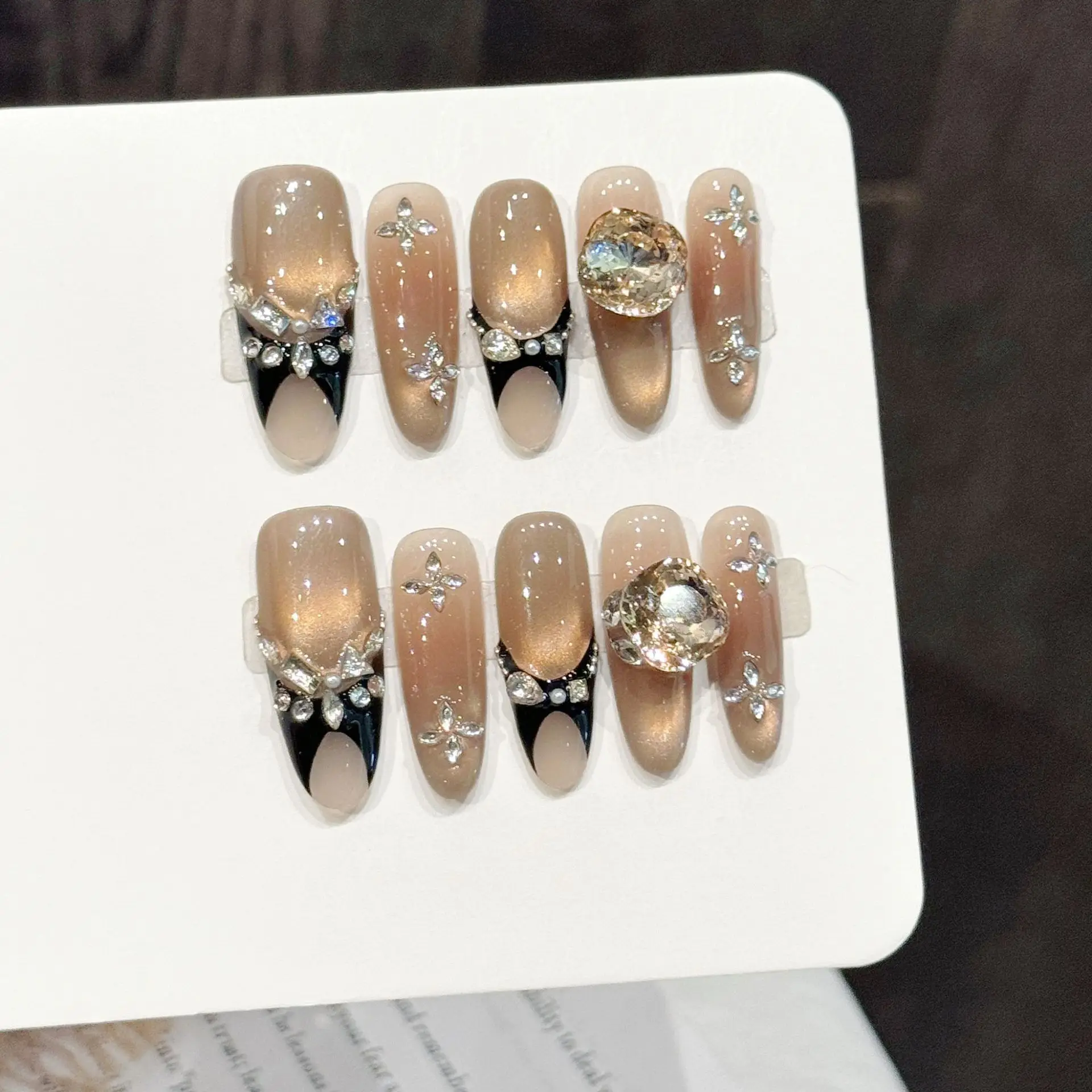 10pcs Light Luxury Handmade Long Oval Press On Nails French Cat Eye Rhinestone Design Fake Nails Wearable Nails Art Tips Girls
10pcs Light Luxury Handmade Long Oval Press On Nails French Cat Eye Rhinestone Design Fake Nails Wearable Nails Art Tips Girls