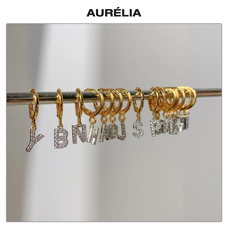 Europe America Brass Plated 18K Gold Letter Diamond Crystal Earrings Women Charming Popular Luxury Jewelry Accessories
Europe America Brass Plated 18K Gold Letter Diamond Crystal Earrings Women Charming Popular Luxury Jewelry Accessories