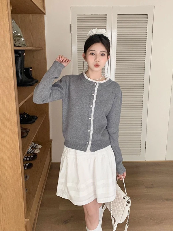 Sweet Style Lace Splice Knitted Top College Style Slim Fit Grey Long Sleeve round Neck Base Layer Shirt Soft Comfortable Knit...
Sweet Style Lace Splice Knitted Top College Style Slim Fit Grey Long Sleeve round Neck Base Layer Shirt Soft Comfortable Knit...
