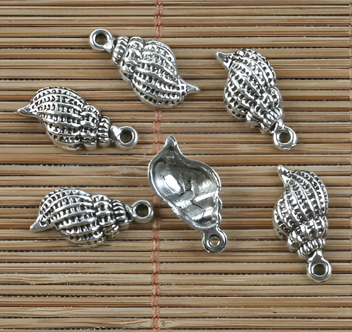 20pcs 19mm x 9mm Alloy metal tibetan silver conch design charms for jewelry handmade HWH0197
20pcs 19mm x 9mm Alloy metal tibetan silver conch design charms for jewelry handmade HWH0197