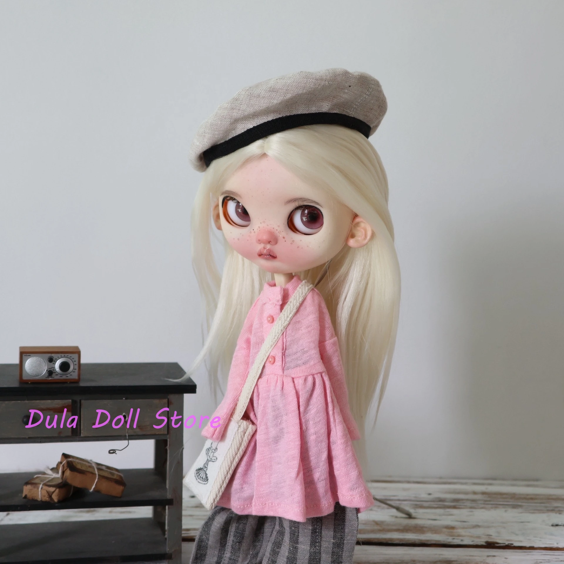 Одежда для кукол Dula Doll: розовое платье, серые полосатые брюки для кукол Blythe, Landoudou, Landazz, ob24, ob22, Licca 1/6.
Одежда для кукол Dula Doll: розовое платье, серые полосатые брюки для кукол Blythe, Landoudou, Landazz, ob24, ob22, Licca 1/6.