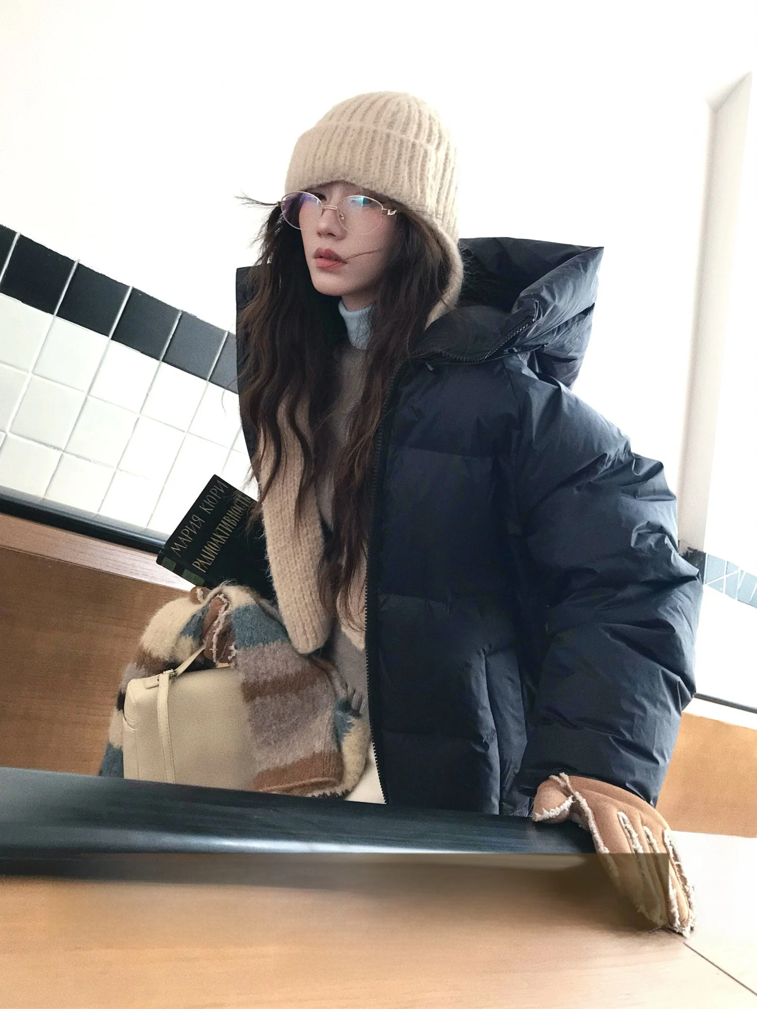 Утепленная пуховая куртка-пуховик для женщин, повседневная, свободного кроя, с капюшоном, с вставками на плечах, теплая зимняя верхняя одежда от Ai by Poem
Утепленная пуховая куртка-пуховик для женщин, повседневная, свободного кроя, с капюшоном, с вставками на плечах, теплая зимняя верхняя одежда от Ai by Poem