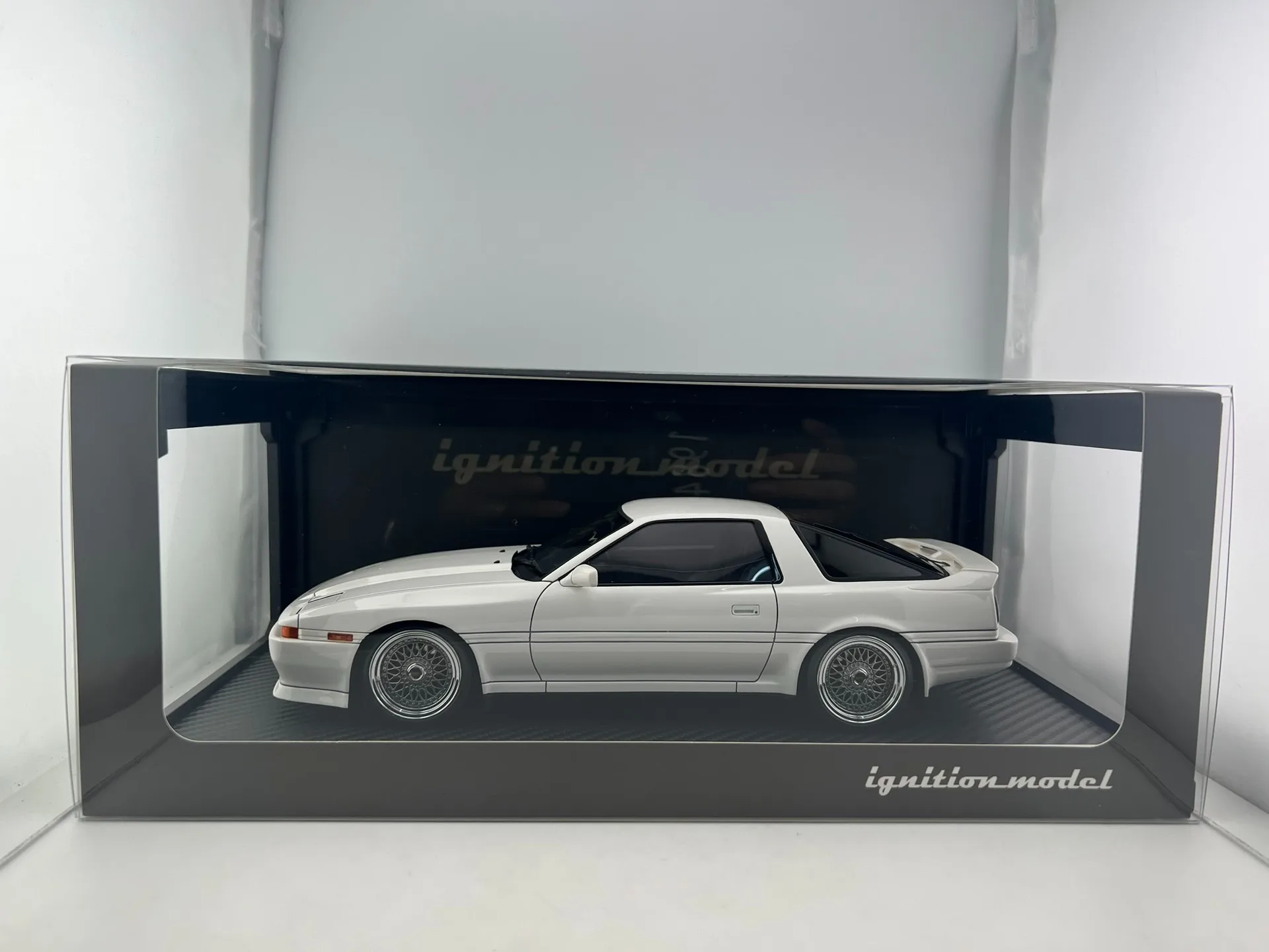 Литой под давлением IG масштаб 1/18 Toyota Supra A70 3.0GT модель автомобиля Коллекционная игрушка в подарок сувенир дисплей орнамент
Литой под давлением IG масштаб 1/18 Toyota Supra A70 3.0GT модель автомобиля Коллекционная игрушка в подарок сувенир дисплей орнамент