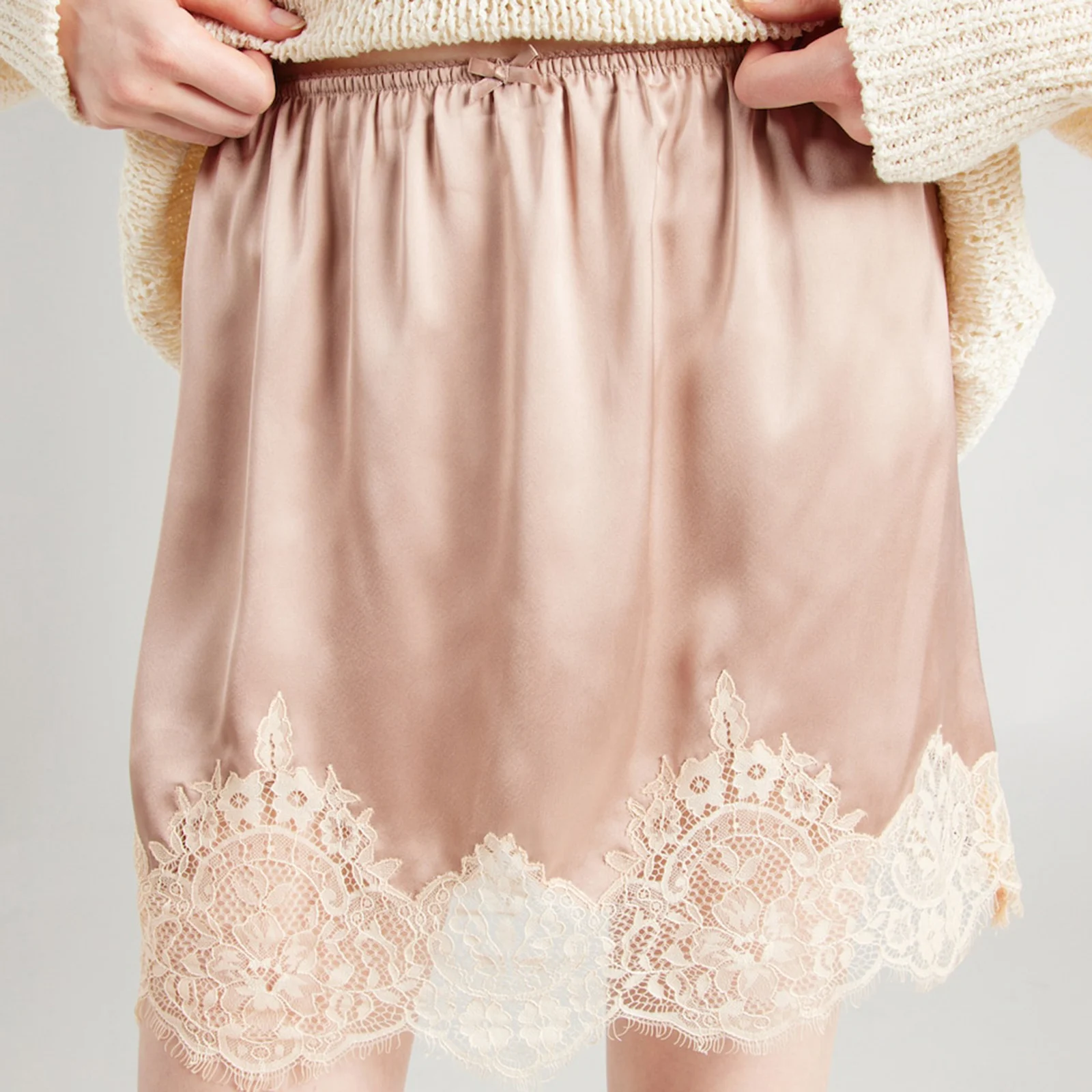 Women Lace Silk Satin Slip Skirt Low Rise Layered Underskirts Ruffle A Line Mini Skirts Y2k High Flowy Underskirt
Women Lace Silk Satin Slip Skirt Low Rise Layered Underskirts Ruffle A Line Mini Skirts Y2k High Flowy Underskirt