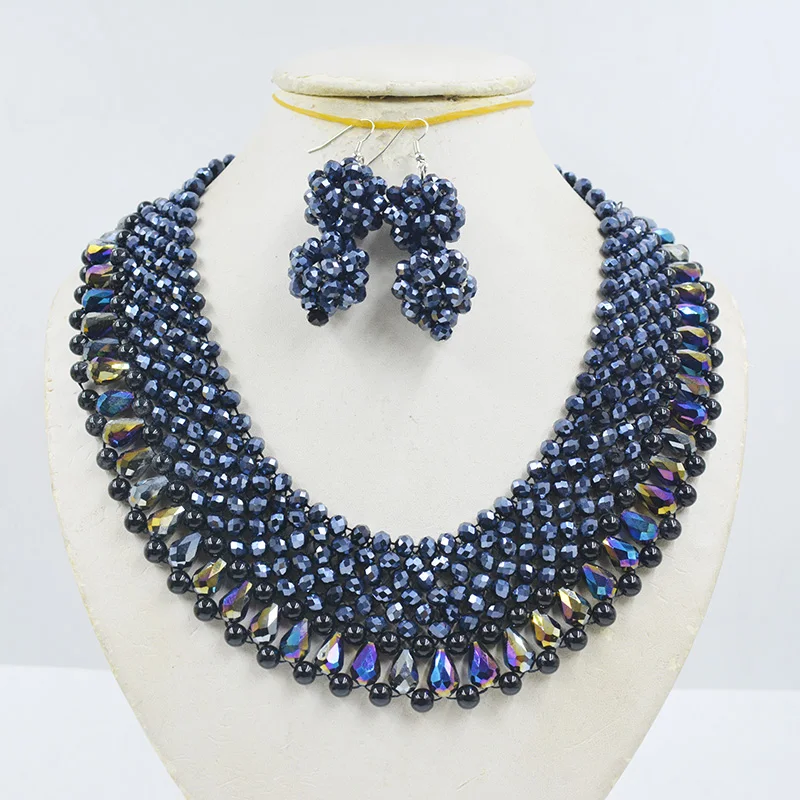 African Women's Crystal Wedding Set. Nigeria's fashionable women are very popular with crystal suits 20”
African Women's Crystal Wedding Set. Nigeria's fashionable women are very popular with crystal suits 20”