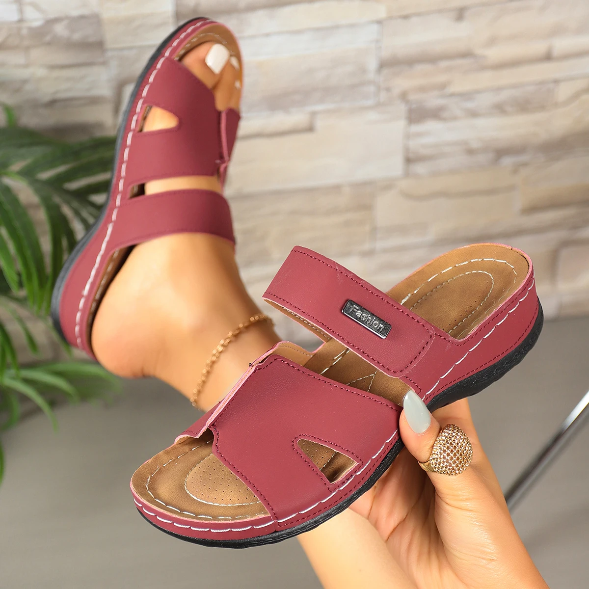 Women Wedge Sandals Summer Fashion Slippers Open Toe Lightweight Sandals Comfortable Buckle Woman Shoes Designer Slides Women
Women Wedge Sandals Summer Fashion Slippers Open Toe Lightweight Sandals Comfortable Buckle Woman Shoes Designer Slides Women
