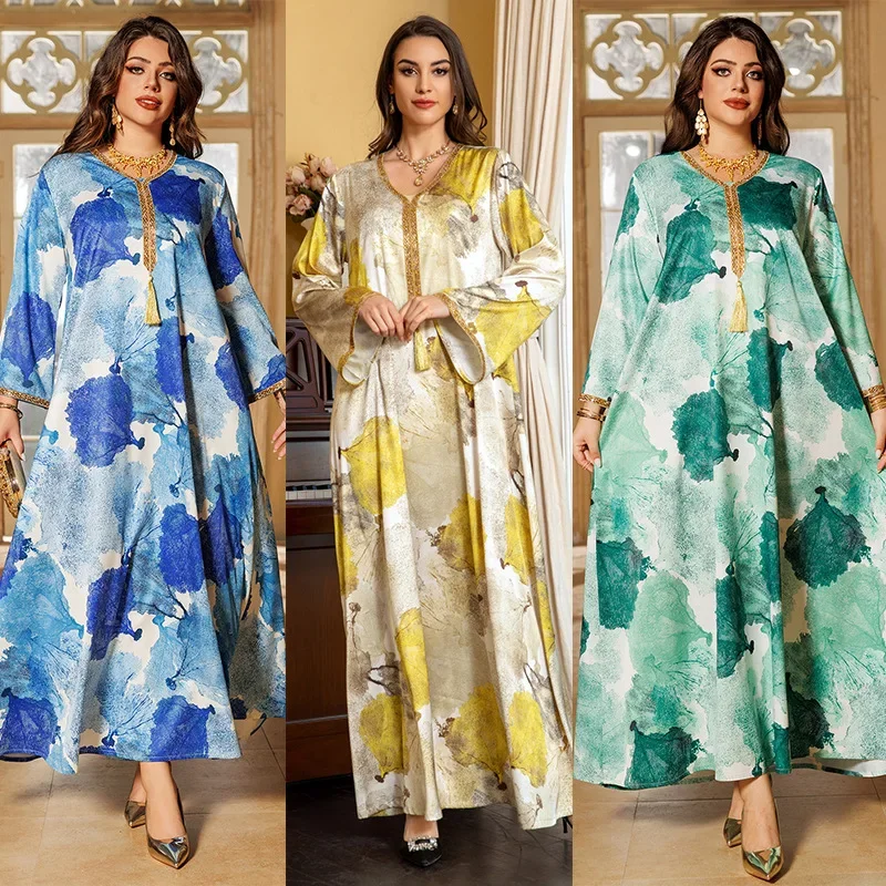 New style Middle Eastern Muslim women's robe. An Abaya-style best-selling dress with prints, diamond inlays, and bead studs.
New style Middle Eastern Muslim women's robe. An Abaya-style best-selling dress with prints, diamond inlays, and bead studs.
