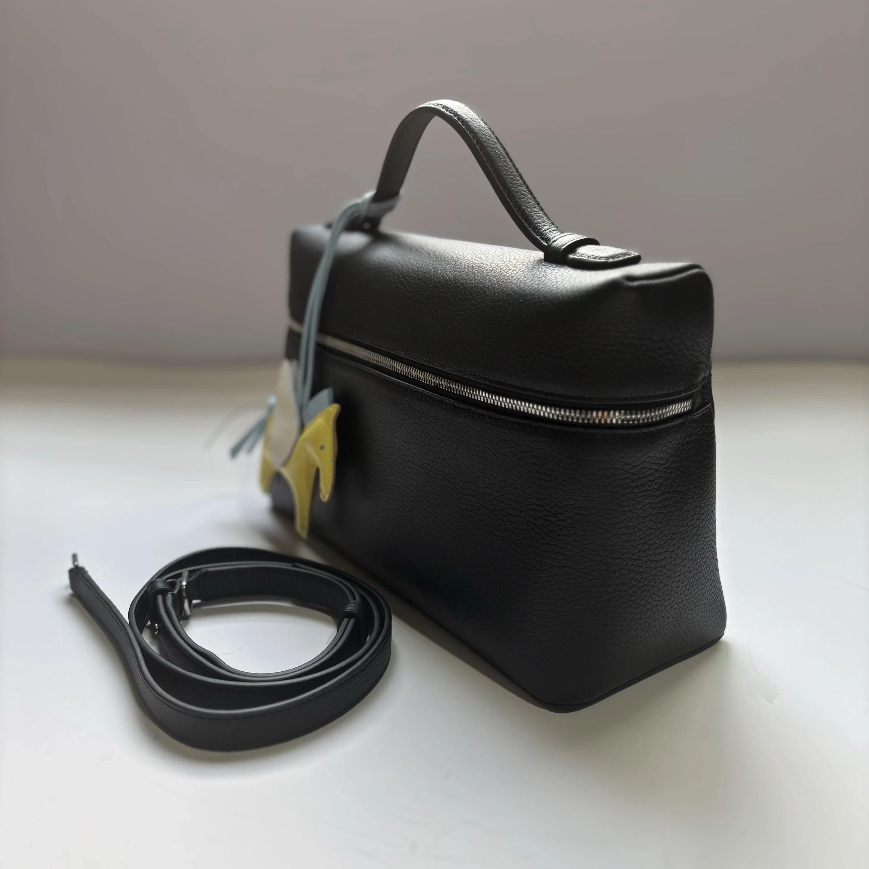 Сумка из натуральной кожи, модный верхний слой из воловьей кожи, сумка для ланча из кожи 27, сумка через плечо на одно плечо, простой дизайн, сумка для ушей
Сумка из натуральной кожи, модный верхний слой из воловьей кожи, сумка для ланча из кожи 27, сумка через плечо на одно плечо, простой дизайн, сумка для ушей