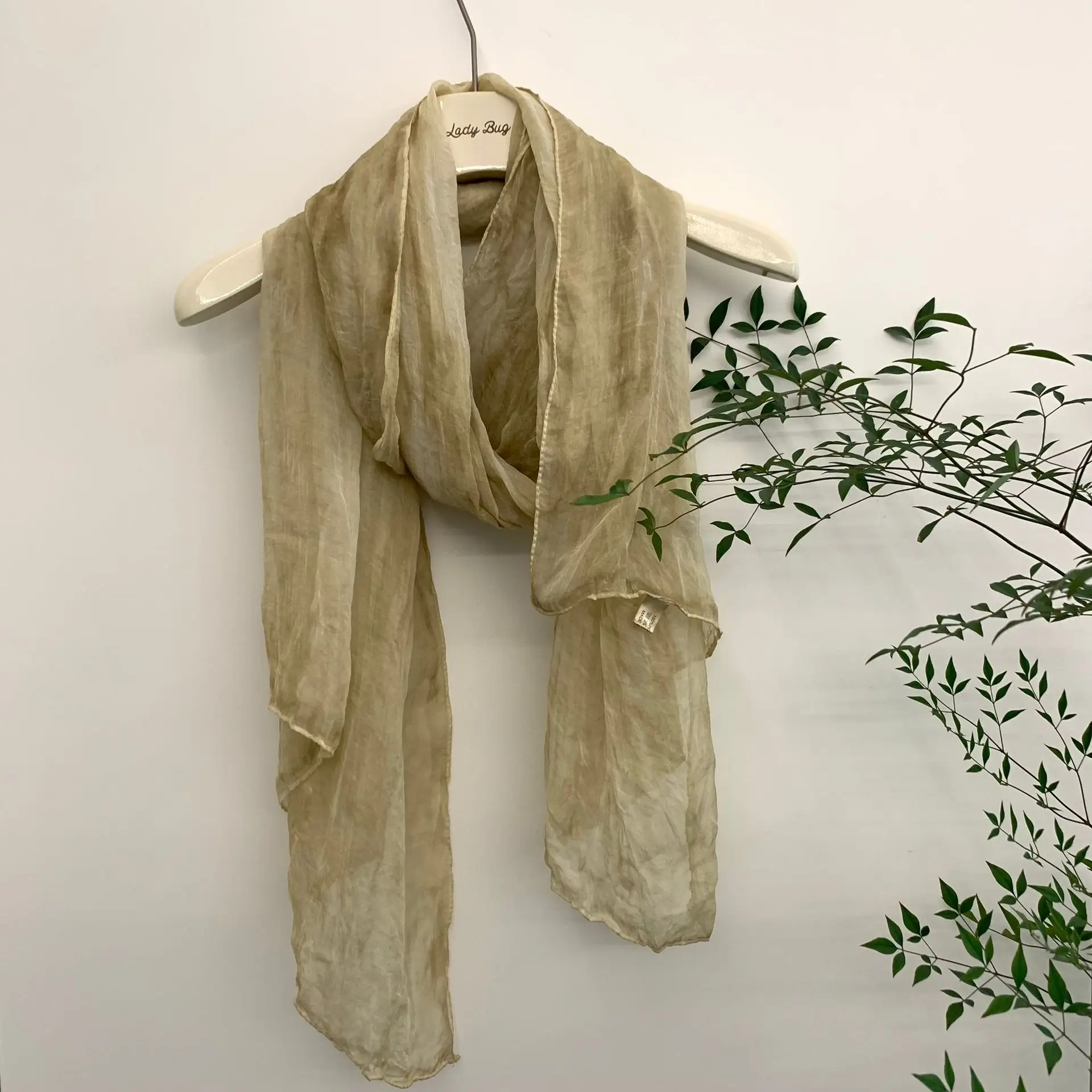 Infused with Ancient Style and Literary Temperament Silk Scarf New Tie-dye Pleated Yarn Women's Autumn and Winter Retro Art
Infused with Ancient Style and Literary Temperament Silk Scarf New Tie-dye Pleated Yarn Women's Autumn and Winter Retro Art