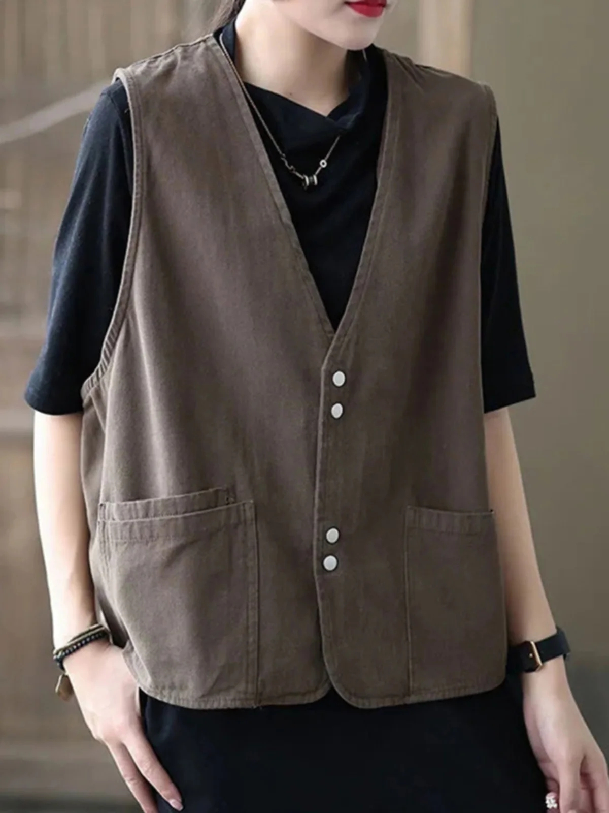 Свободный женский жилет, летний топ с V-Ne в стиле ретро, модный, удобный, дышащий, цветной, удобный для поездок на работу
Свободный женский жилет, летний топ с V-Ne в стиле ретро, модный, удобный, дышащий, цветной, удобный для поездок на работу