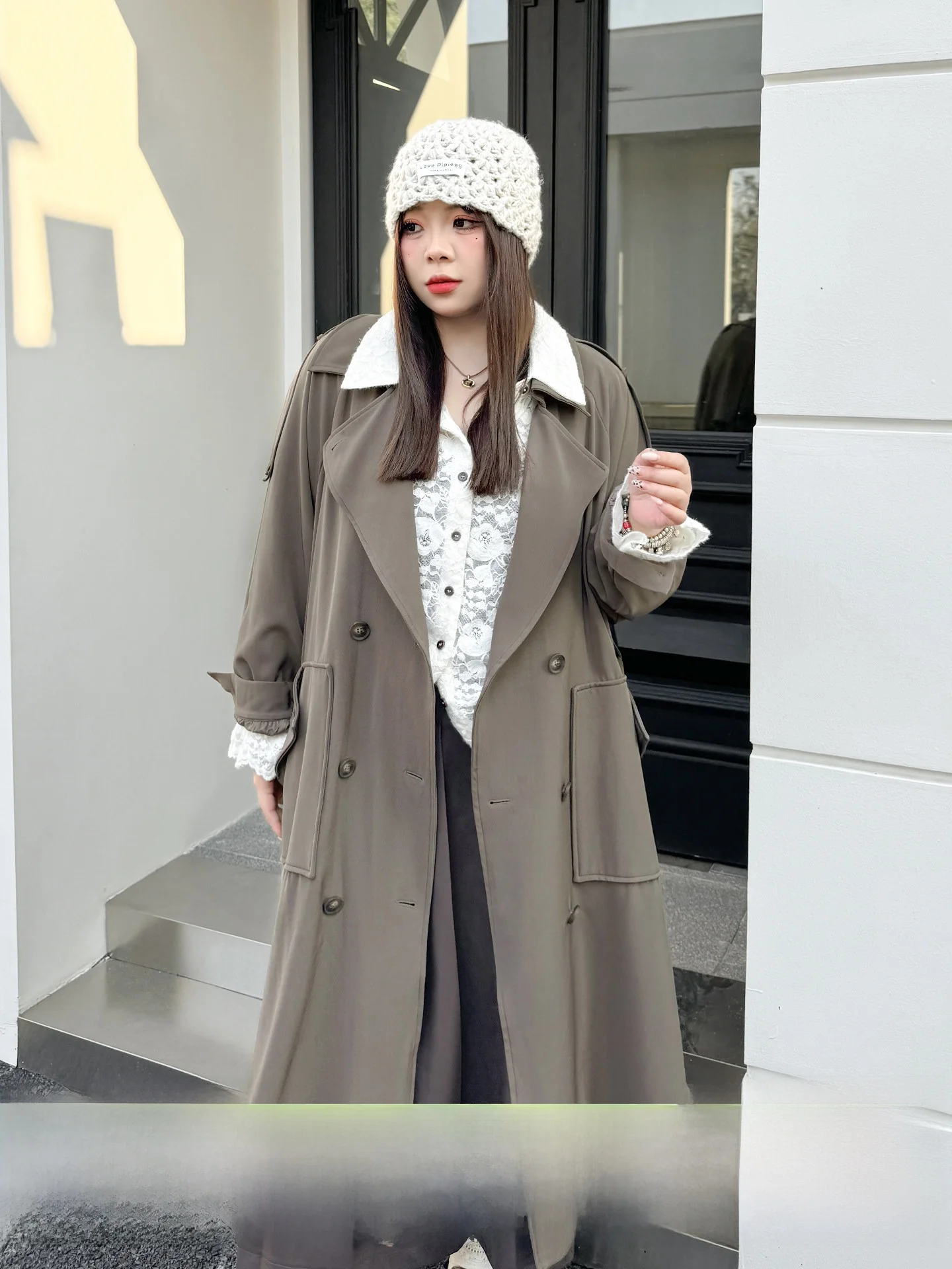 Женская повседневная свободная весенняя куртка больших размеров 200 Pou Ele: стильная верхняя одежда для города, модный ветрозащитный плащ
Женская повседневная свободная весенняя куртка больших размеров 200 Pou Ele: стильная верхняя одежда для города, модный ветрозащитный плащ