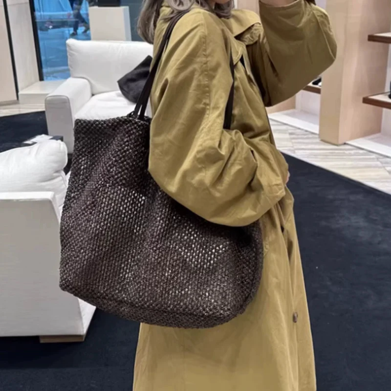 2026 New Leisure Tote Bag Hollow Weaving Large Capacity Women's Bag Commuting Fashion Shoulder Bag Handbag
2026 New Leisure Tote Bag Hollow Weaving Large Capacity Women's Bag Commuting Fashion Shoulder Bag Handbag