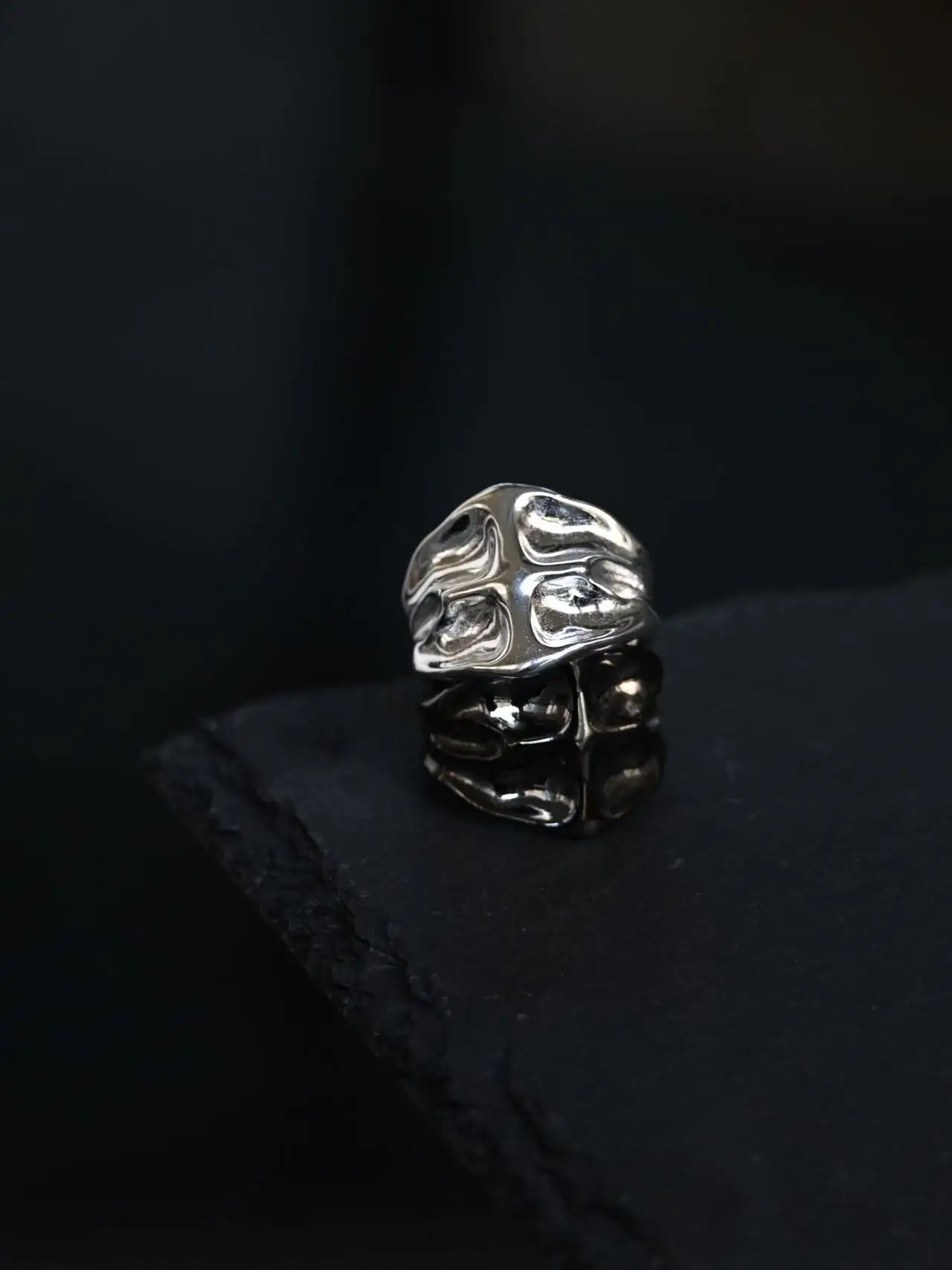 Ree Counter 925 Silver Ring Wide Version Liquid Metal Wrinkle Clouds Fashionable Retro Style Unisex Casual Square Shape
Ree Counter 925 Silver Ring Wide Version Liquid Metal Wrinkle Clouds Fashionable Retro Style Unisex Casual Square Shape