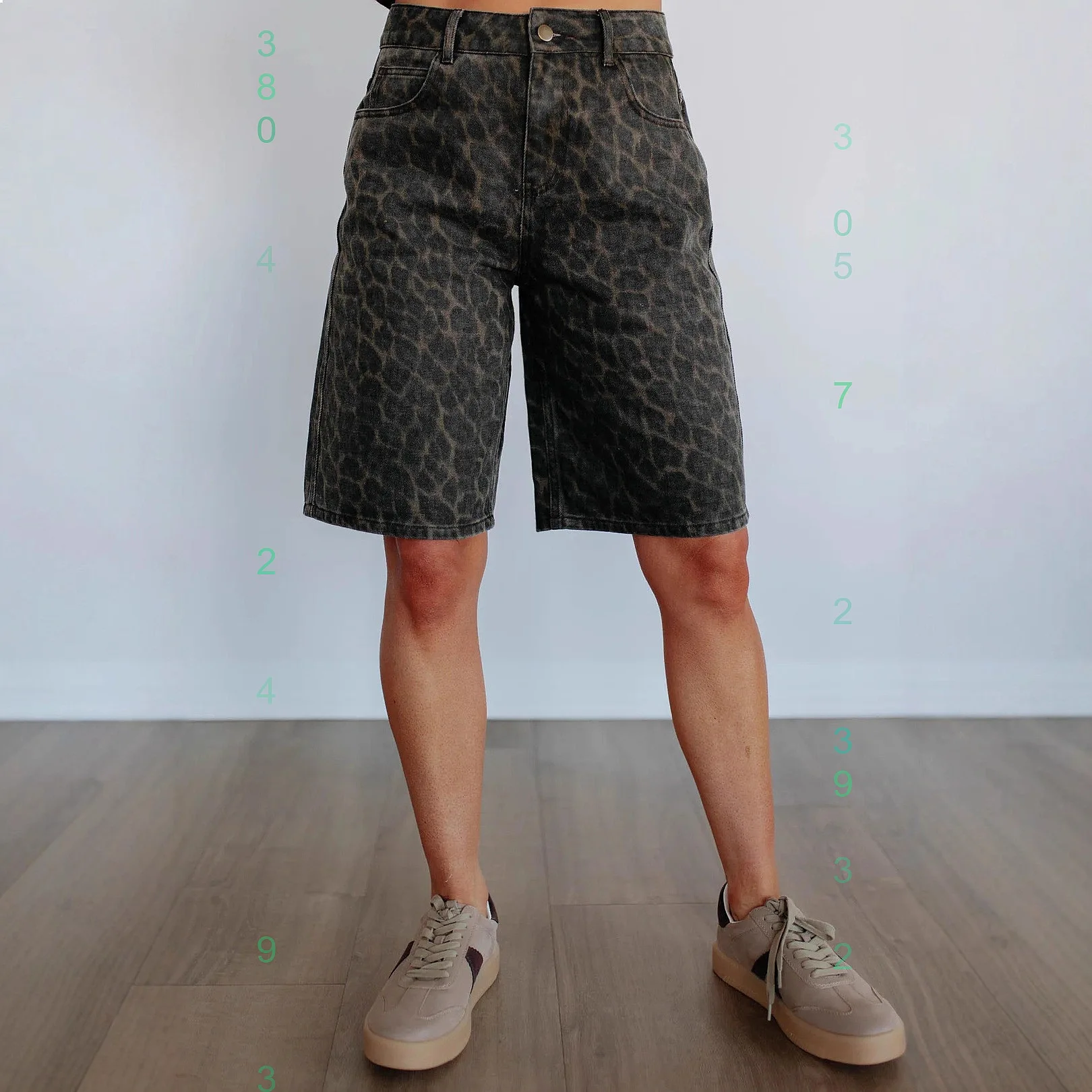 Fashion Leopard Print Casual Shorts Summer American Retro Women Straight Loose Denim Bermuda Shorts
Fashion Leopard Print Casual Shorts Summer American Retro Women Straight Loose Denim Bermuda Shorts