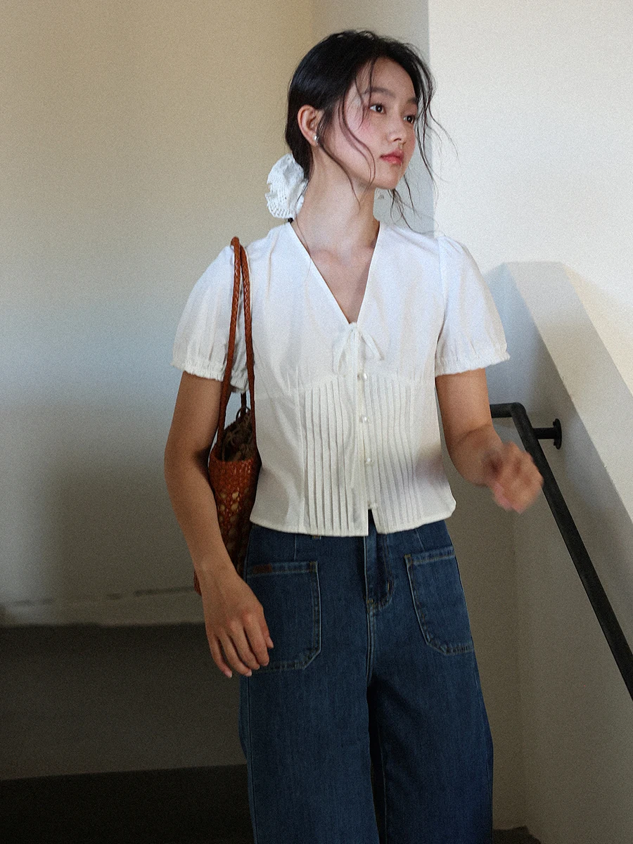 MUNNS Women's Slim Fit Shirt V-Neck Short Style Belted French Style Summer 2025 New Gentle Wind Slimming Top
MUNNS Women's Slim Fit Shirt V-Neck Short Style Belted French Style Summer 2025 New Gentle Wind Slimming Top