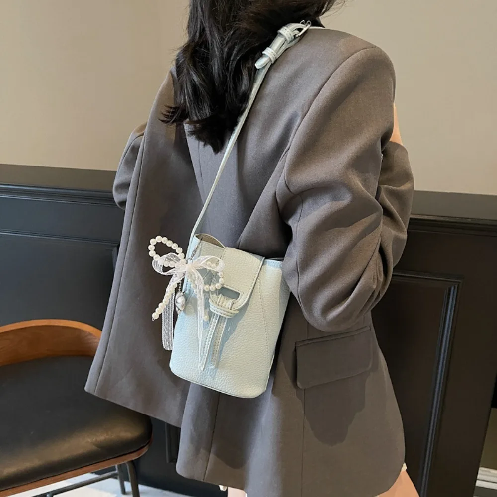 Casual Cute Small Square Bag PU Leather Pearl Bow Pendant Crossbody Phone Pouch Storage Bag Luxury Single Shoulder Bag Travel
Casual Cute Small Square Bag PU Leather Pearl Bow Pendant Crossbody Phone Pouch Storage Bag Luxury Single Shoulder Bag Travel
