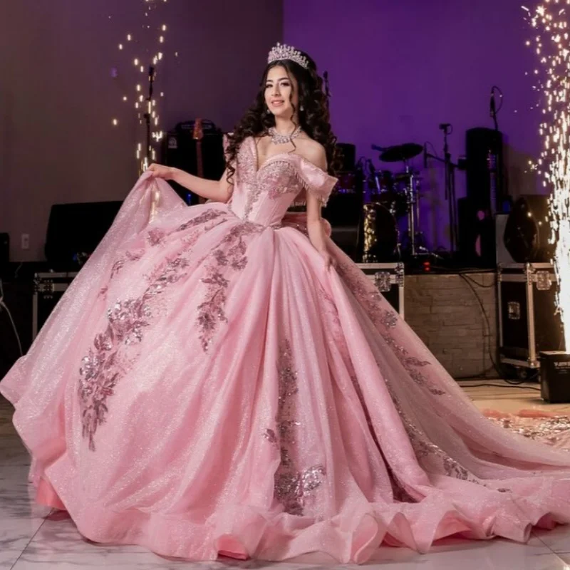 Pink Shiny Princess Quinceanera Dresses Off Shoulder Sequin Applique Lace Beads Tull Sweet 16 Dress Ball Gown Vestidos 15 De
Pink Shiny Princess Quinceanera Dresses Off Shoulder Sequin Applique Lace Beads Tull Sweet 16 Dress Ball Gown Vestidos 15 De