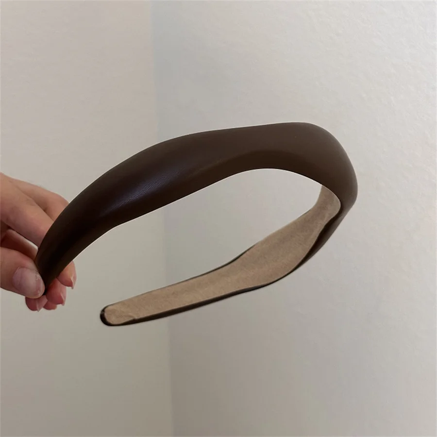 New style, elegant temperament, irregular PU leather headband, women's retro high-end headband, daily versatile headdress gift
New style, elegant temperament, irregular PU leather headband, women's retro high-end headband, daily versatile headdress gift