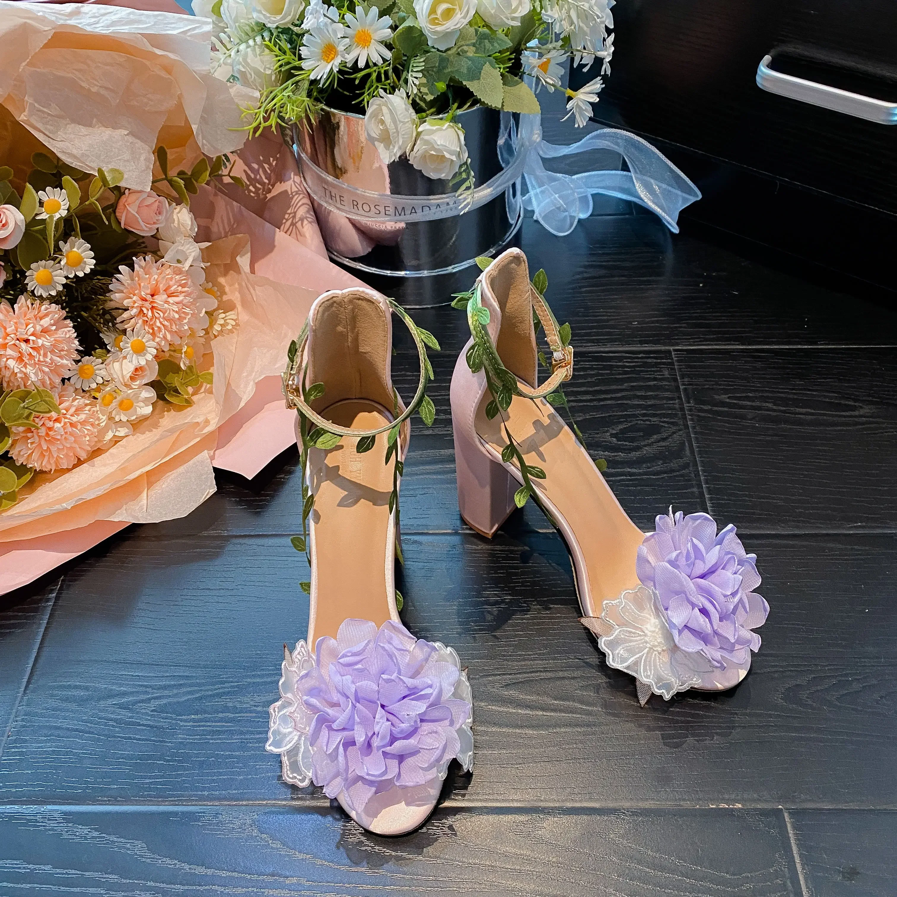202 New Customized Wedding Shoes, Pink High Heels, Open Toe Sandals, Flower Embroidered Feet, Naked Tie Wedding Shoes
202 New Customized Wedding Shoes, Pink High Heels, Open Toe Sandals, Flower Embroidered Feet, Naked Tie Wedding Shoes