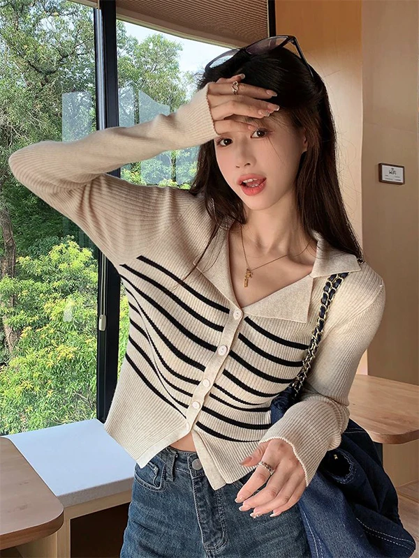 Retro Long Sleeve Knitted Cardigan Women's Slim Fit Short Style Base Shirt Top Breathable Soft Polyester Fiber Casual Wear
Retro Long Sleeve Knitted Cardigan Women's Slim Fit Short Style Base Shirt Top Breathable Soft Polyester Fiber Casual Wear