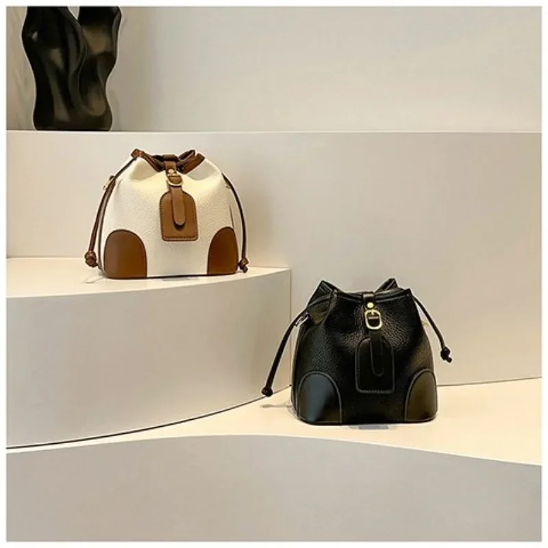 Stylish Popular Women's Tote Bags Leather Messenger Bag, Luxury Brand Handbags Shoulder Bag Crossbody-Bag Elegant
Stylish Popular Women's Tote Bags Leather Messenger Bag, Luxury Brand Handbags Shoulder Bag Crossbody-Bag Elegant