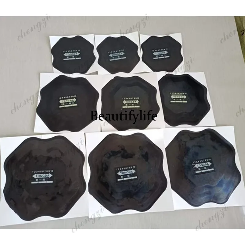 Large trucks are equipped with steel wire outer tire cold replenishment rubber sheets, and car tire cushions are thickened.
Large trucks are equipped with steel wire outer tire cold replenishment rubber sheets, and car tire cushions are thickened.