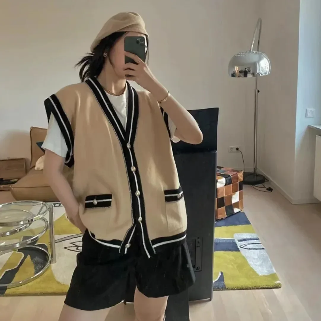 Women Contrast Color Knitted Vest Single Breasted Sleeveless V-Neck Loose Female Cardigan
Women Contrast Color Knitted Vest Single Breasted Sleeveless V-Neck Loose Female Cardigan