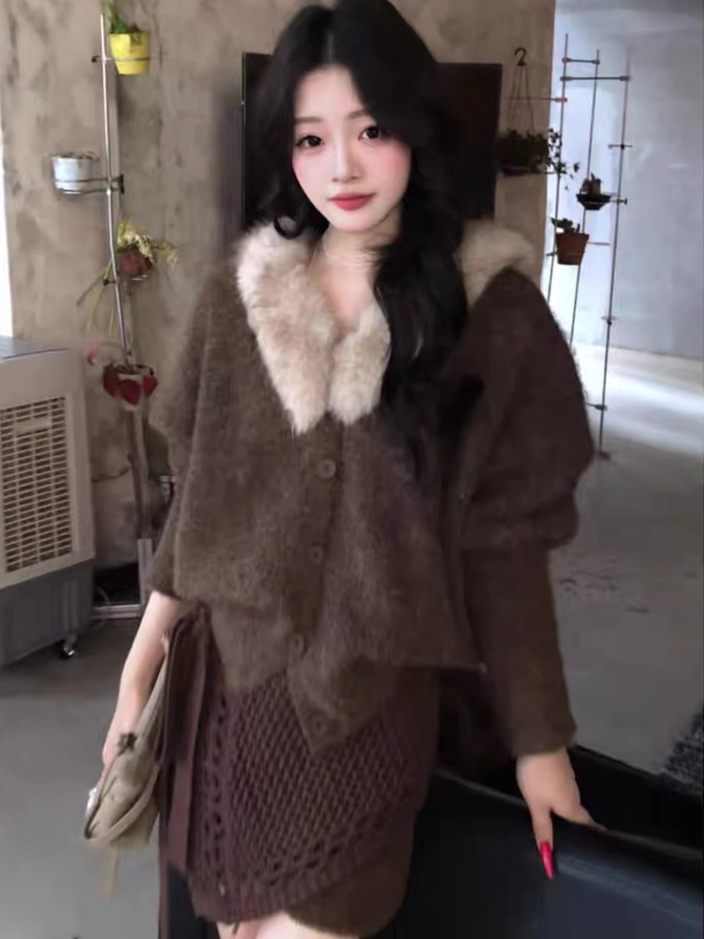 Caramel Knitted Sweater Coat Women's Loose Comfortable High-End Feeling Long Sleeve round Neck Single Button Closure Warmth
Caramel Knitted Sweater Coat Women's Loose Comfortable High-End Feeling Long Sleeve round Neck Single Button Closure Warmth