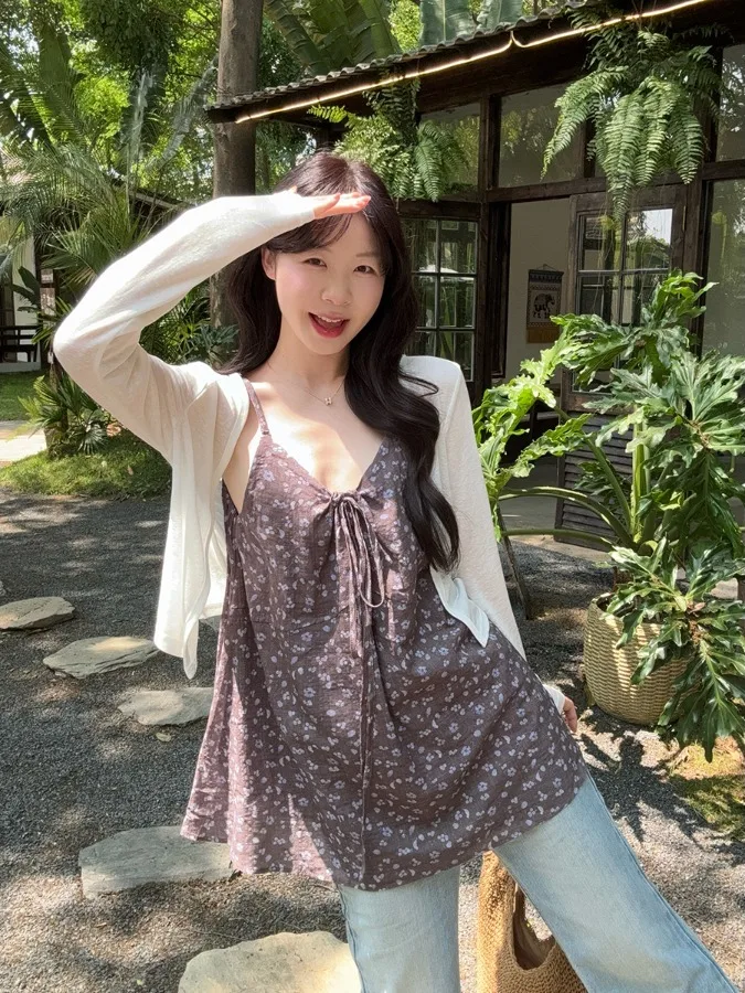 plus Size Fashion Set 2026 Summer New Korean Style V-neck Floral Print Sleeveless Pure Color Open Cardigan Top Women's Clothing
plus Size Fashion Set 2026 Summer New Korean Style V-neck Floral Print Sleeveless Pure Color Open Cardigan Top Women's Clothing
