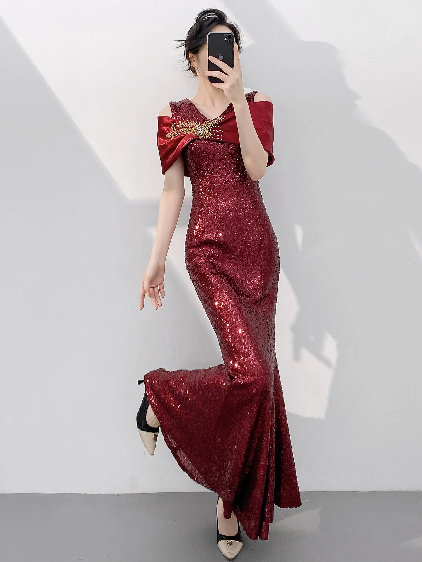 Винно-красное вечернее платье женское, новинка 2025 года, класса люкс, для банкетов, свадебных торжеств, с пайетками, фасон «рыбий хвост», для помолвки
Винно-красное вечернее платье женское, новинка 2025 года, класса люкс, для банкетов, свадебных торжеств, с пайетками, фасон «рыбий хвост», для помолвки