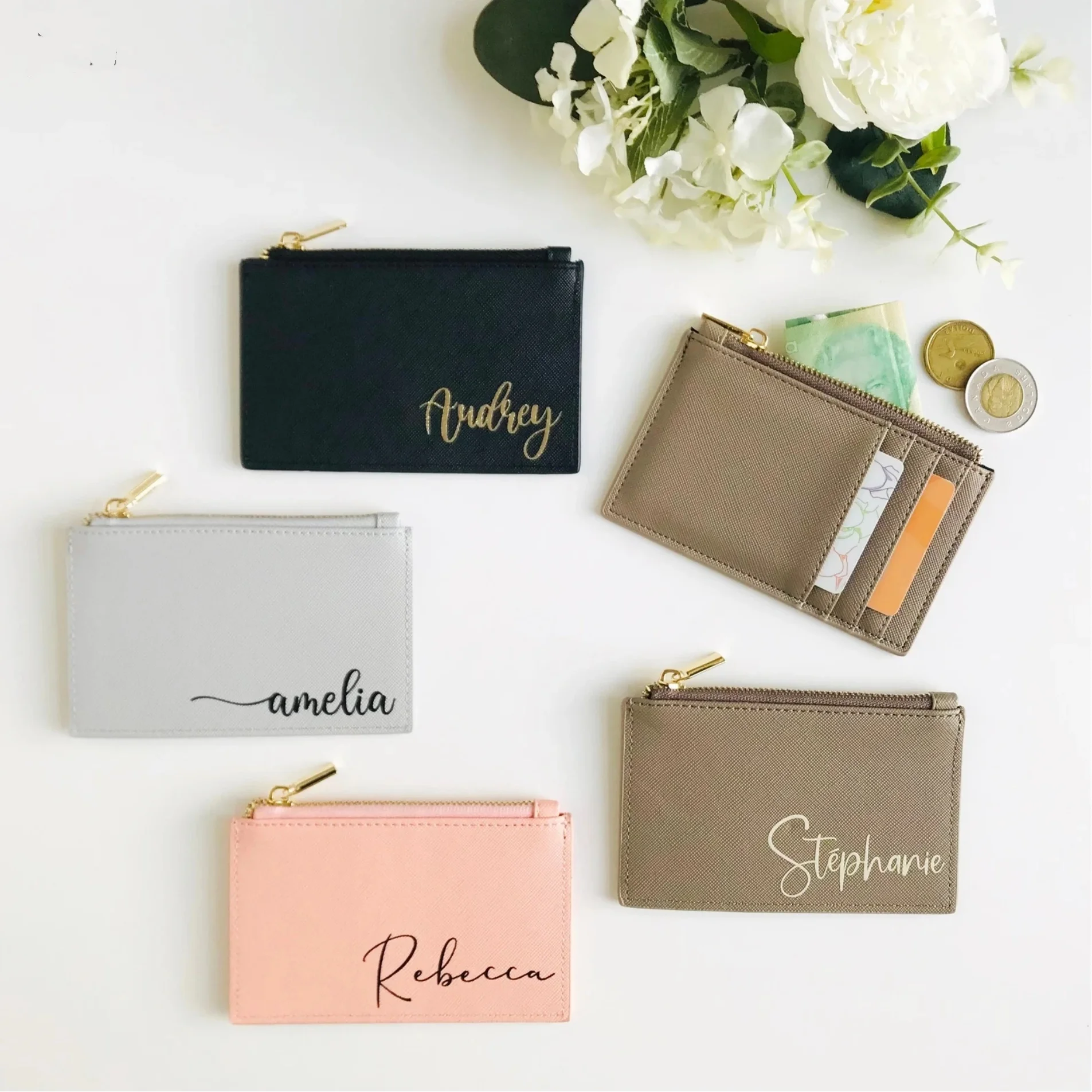 Индивидуальная искусственная кожа, искусственная кожа, монограмма, подарок подружке невесты, индивидуальный Кошелек для монет
Индивидуальная искусственная кожа, искусственная кожа, монограмма, подарок подружке невесты, индивидуальный Кошелек для монет