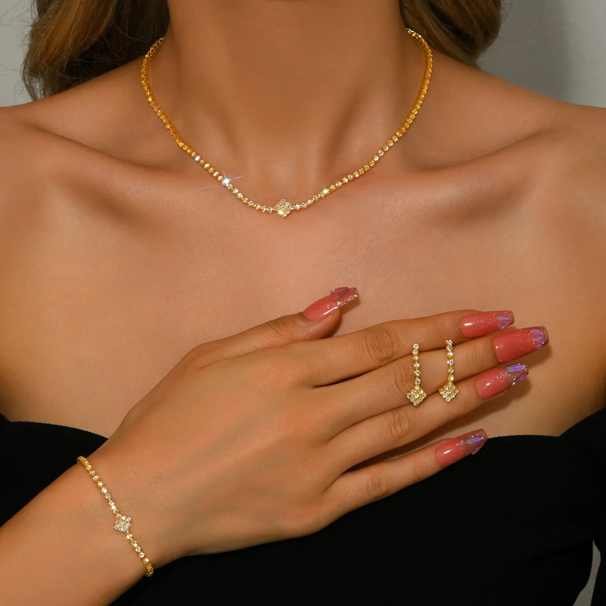 New shiny zirconia geometric necklace and earrings set - a fashionable and simple jewelry collection. Ideal gift for your wife.
New shiny zirconia geometric necklace and earrings set - a fashionable and simple jewelry collection. Ideal gift for your wife.