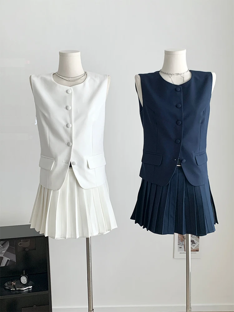 Summer Women Elegant Vintage Fashion Solid Color Outfits 2 Piece Skirt Set Sleeveless Single-breasted Tops + Mini Pleated Skirts
Summer Women Elegant Vintage Fashion Solid Color Outfits 2 Piece Skirt Set Sleeveless Single-breasted Tops + Mini Pleated Skirts
