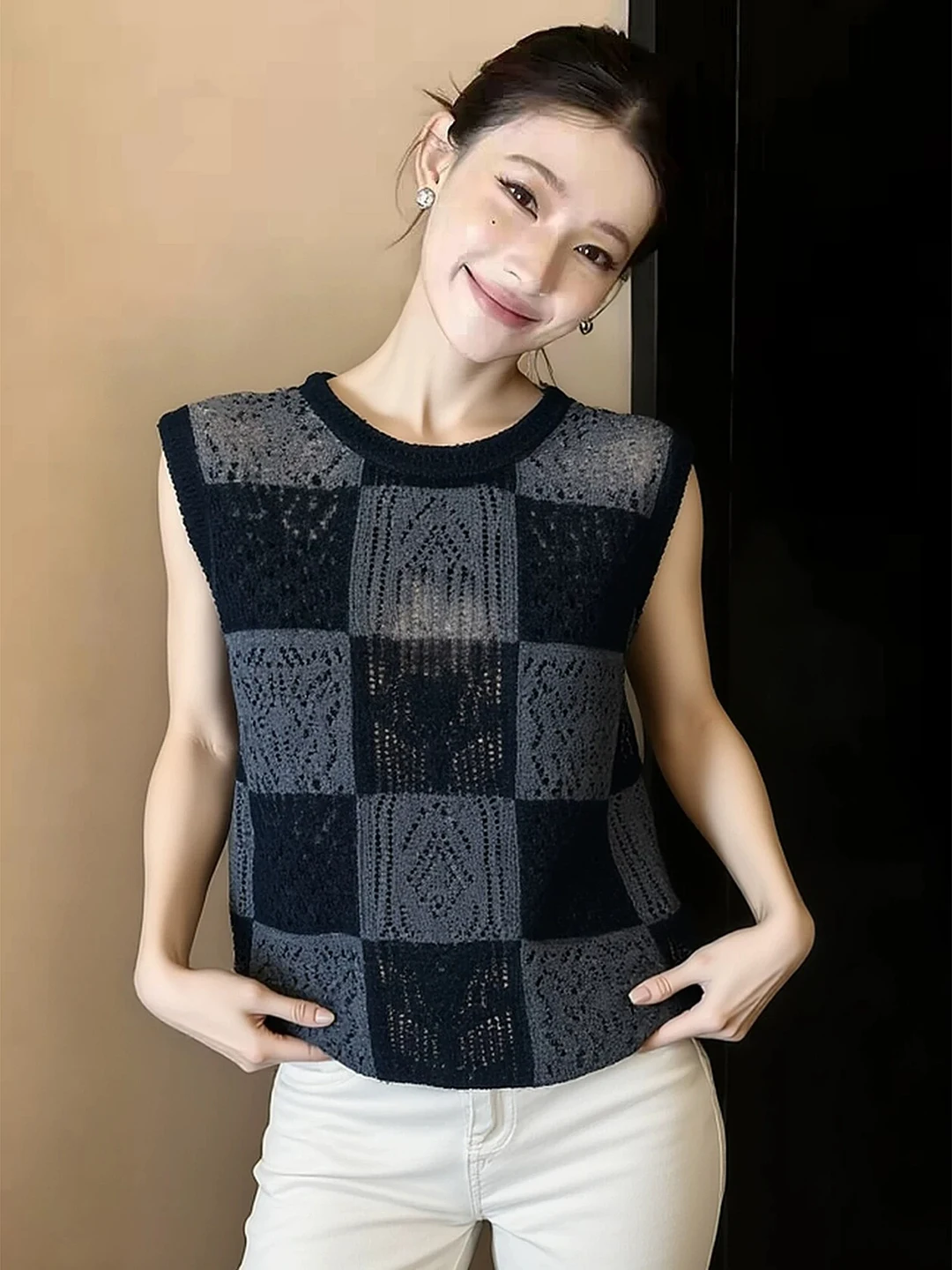 Elegant Retro Sleeveless Slimming Top Women's round Neck Hollow out Vest Summer Fashion Outerwear Short H-Style Grid Pattern
Elegant Retro Sleeveless Slimming Top Women's round Neck Hollow out Vest Summer Fashion Outerwear Short H-Style Grid Pattern