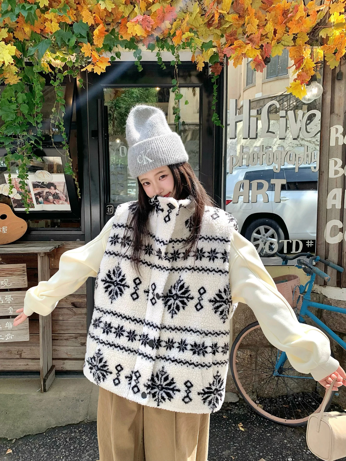 Жилет из меха ягненка в стиле ретро, женский осенне-зимний жилет без све с верхним воротником-стойкой, многослойный жилет irt Morning Bell Evening Song
Жилет из меха ягненка в стиле ретро, женский осенне-зимний жилет без све с верхним воротником-стойкой, многослойный жилет irt Morning Bell Evening Song