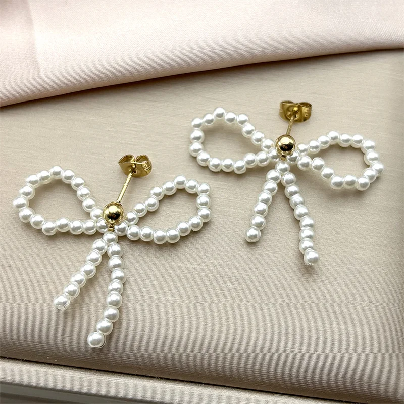 Модные серьги-капли с бантом и бабочкой для женщин и девочек, ручные бусины белого цвета, женские очаровательные вечерние висячие серьги, ювелирные изделия
Модные серьги-капли с бантом и бабочкой для женщин и девочек, ручные бусины белого цвета, женские очаровательные вечерние висячие серьги, ювелирные изделия