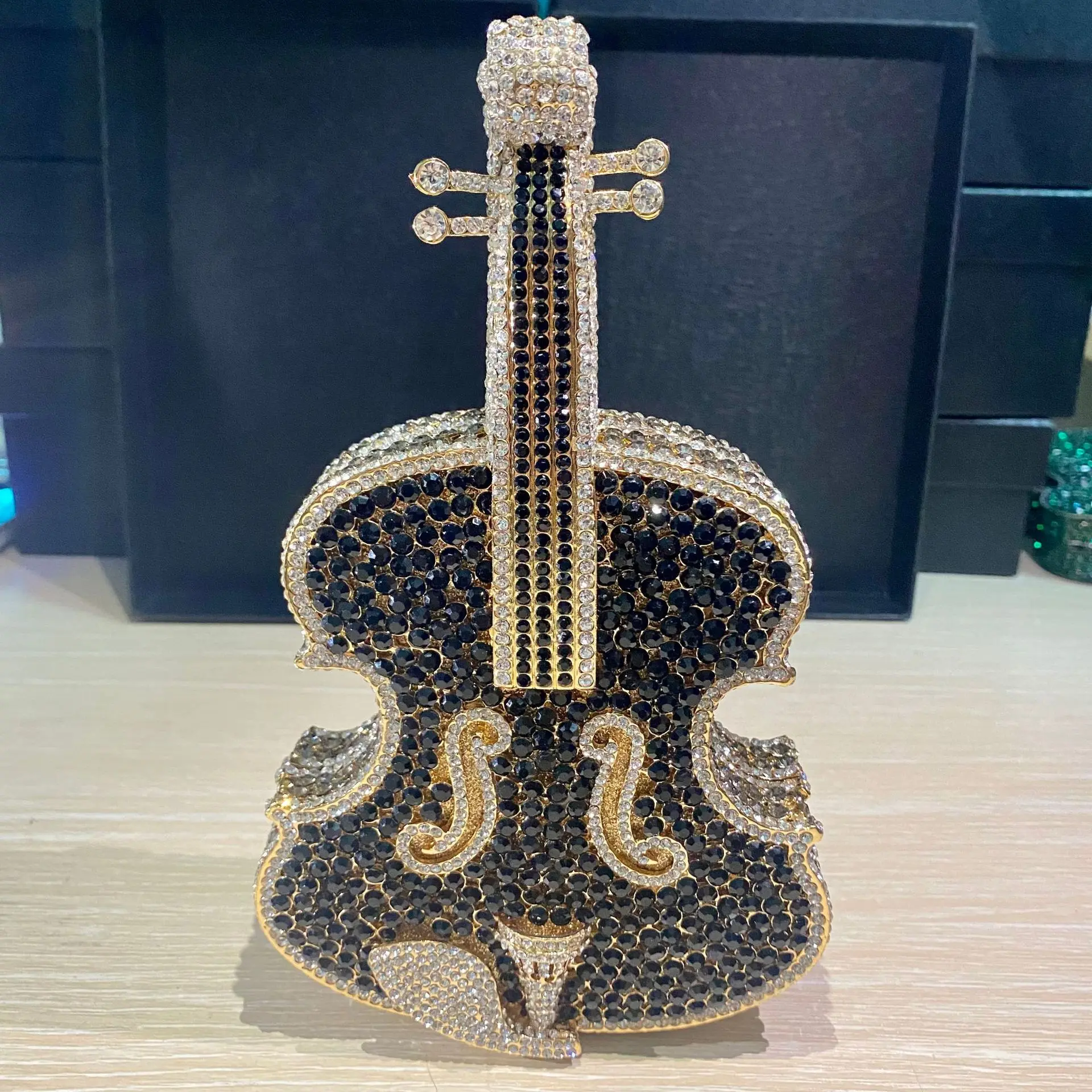 XIYUAN женский вечерний клатч в форме скрипки, кошелек с кристаллами, свадебные сумки, обеденные клатчи, женские кошельки с драгоценными камнями
XIYUAN женский вечерний клатч в форме скрипки, кошелек с кристаллами, свадебные сумки, обеденные клатчи, женские кошельки с драгоценными камнями