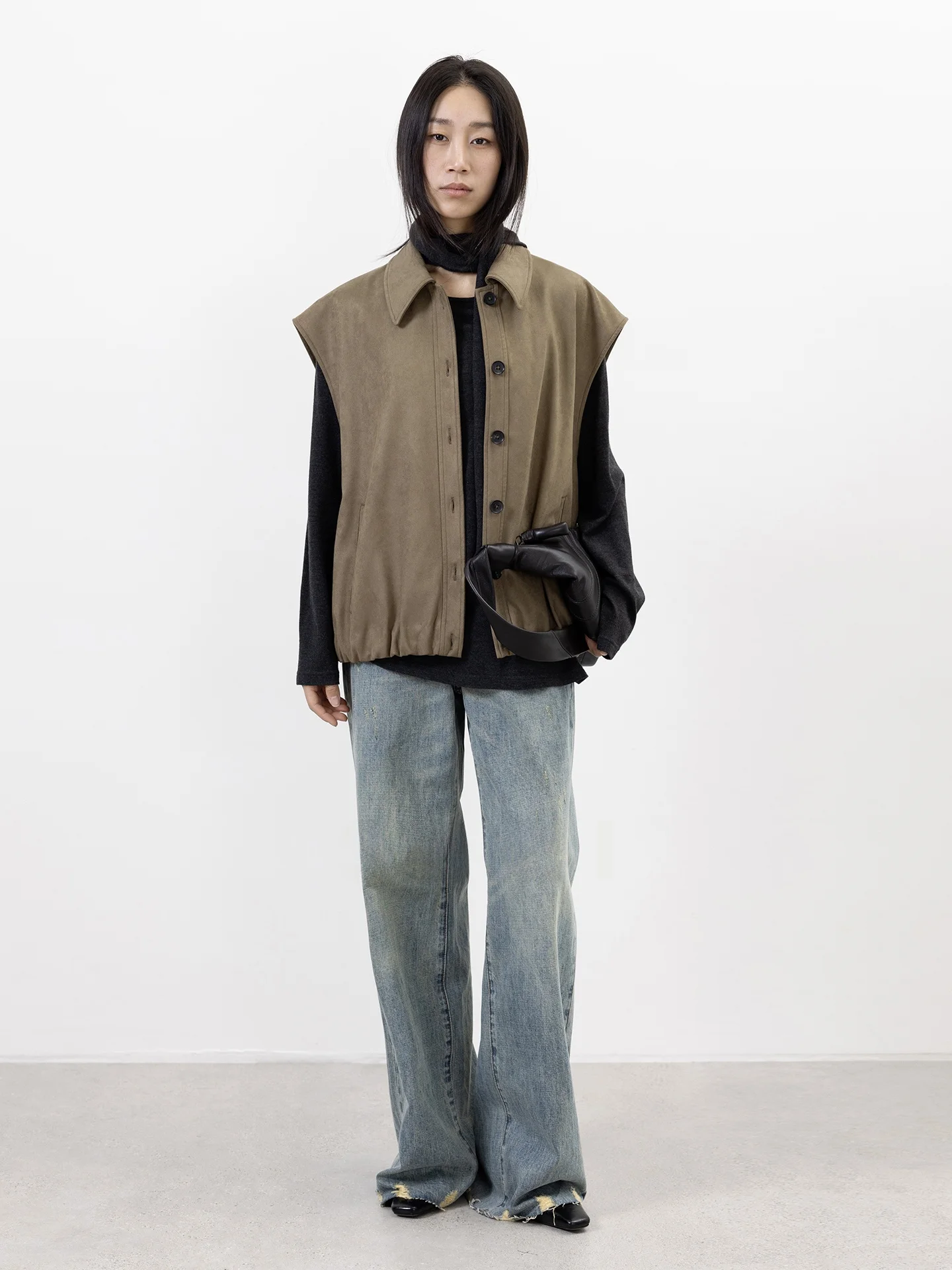 Новая женская замшевая жилетка Seei Spring с широкими плечами, отложным воротником и подплечниками, экологичная верхняя одежда
Новая женская замшевая жилетка Seei Spring с широкими плечами, отложным воротником и подплечниками, экологичная верхняя одежда