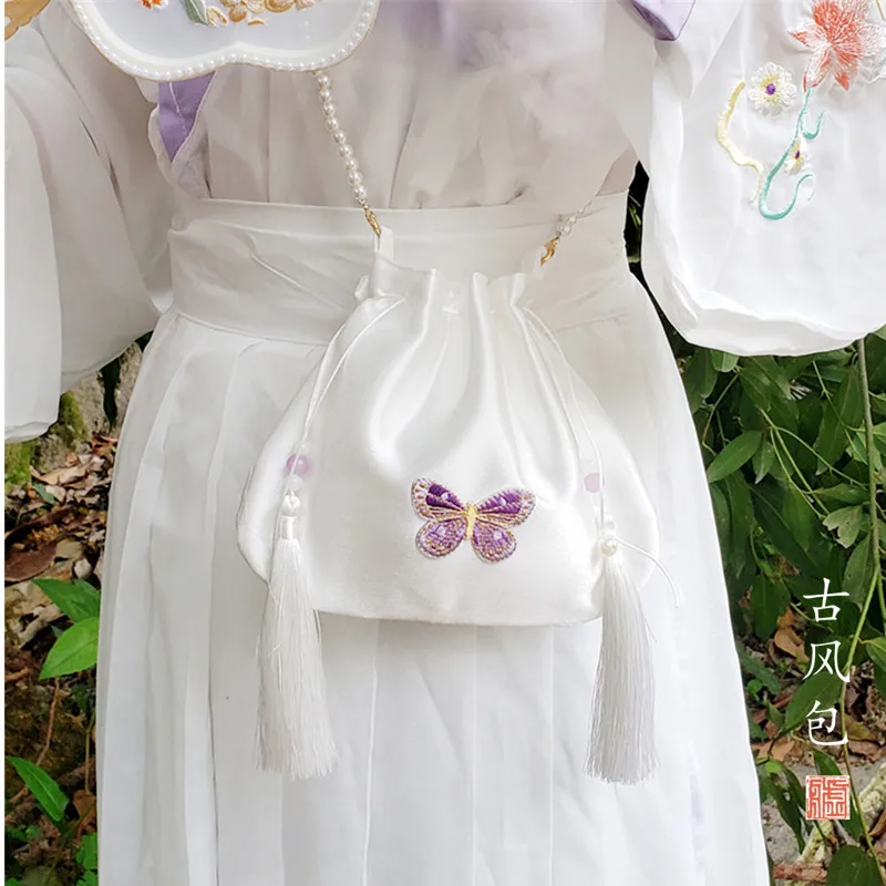 Tang and Song Silk Ancient Style Hanfu Bag Butterfly Embroidery Tassel Hand-held Crossbody Pearl Bag Paired Ancient Costume
Tang and Song Silk Ancient Style Hanfu Bag Butterfly Embroidery Tassel Hand-held Crossbody Pearl Bag Paired Ancient Costume