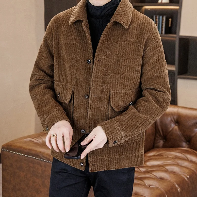 Зимняя утолщенная шерстяная куртка на хлопковой подкладке, с открытыми плечами, свободное и оверсайз, модное и теплое мужское пальто.
Зимняя утолщенная шерстяная куртка на хлопковой подкладке, с открытыми плечами, свободное и оверсайз, модное и теплое мужское пальто.