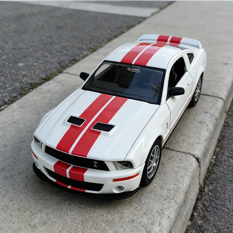 1:24 Mustang Shelby GT500 2007 Alloy Sports Car Model Diecast Metal Classic Track Racing Car Vehicles Model Simulation Kids Gift
1:24 Mustang Shelby GT500 2007 Alloy Sports Car Model Diecast Metal Classic Track Racing Car Vehicles Model Simulation Kids Gift