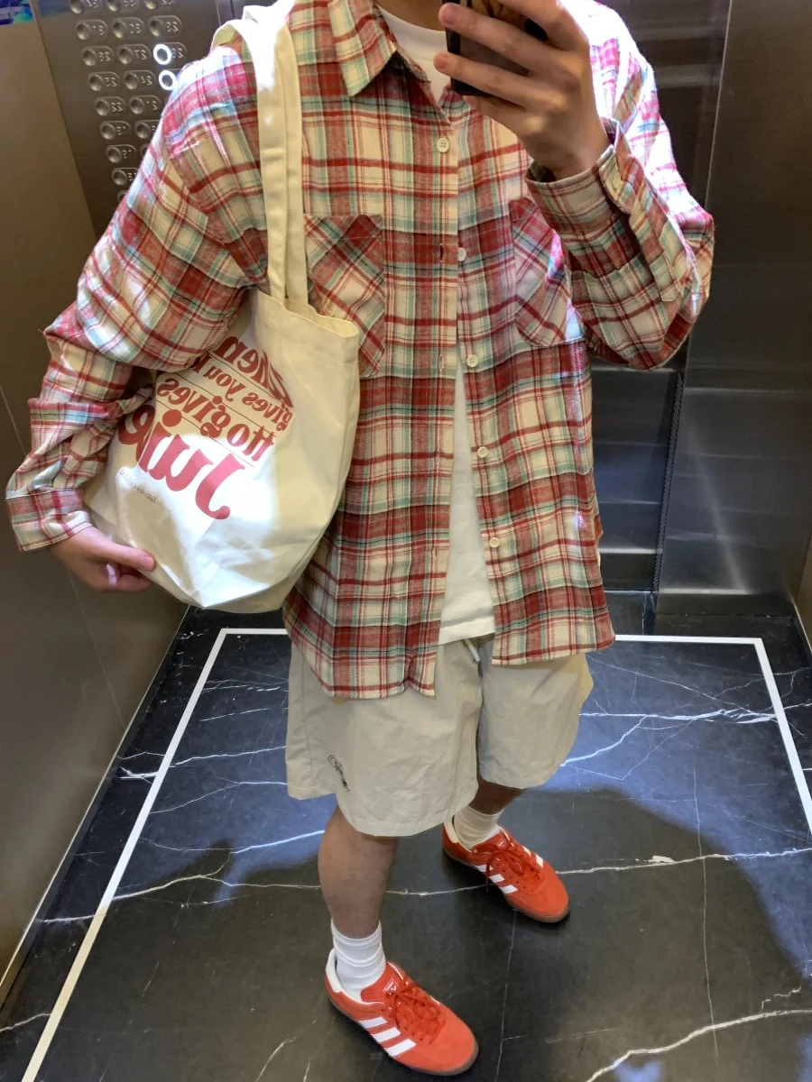 Красная клетчатая длинная куртка на подкладке в стиле ретро, свободного кроя, в американском стиле, с защитой от солнца, повседневная, универсальная верхняя одежда
Красная клетчатая длинная куртка на подкладке в стиле ретро, свободного кроя, в американском стиле, с защитой от солнца, повседневная, универсальная верхняя одежда