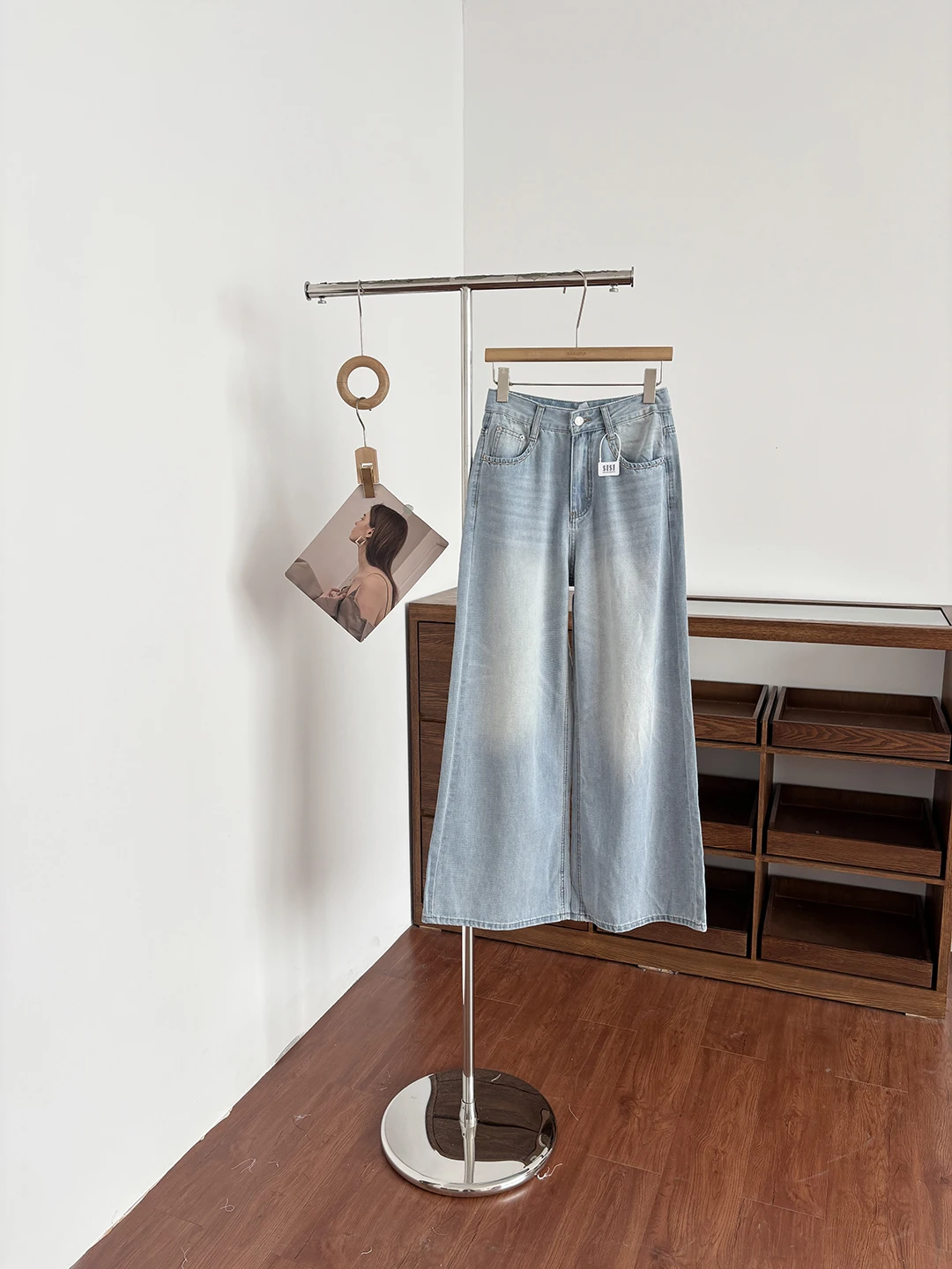 High Waist Wide Leg Jeans Women's Summer New Style Fashion Simple Washed Versatile Denim Pants Slimming Loose Fit Jeans
High Waist Wide Leg Jeans Women's Summer New Style Fashion Simple Washed Versatile Denim Pants Slimming Loose Fit Jeans