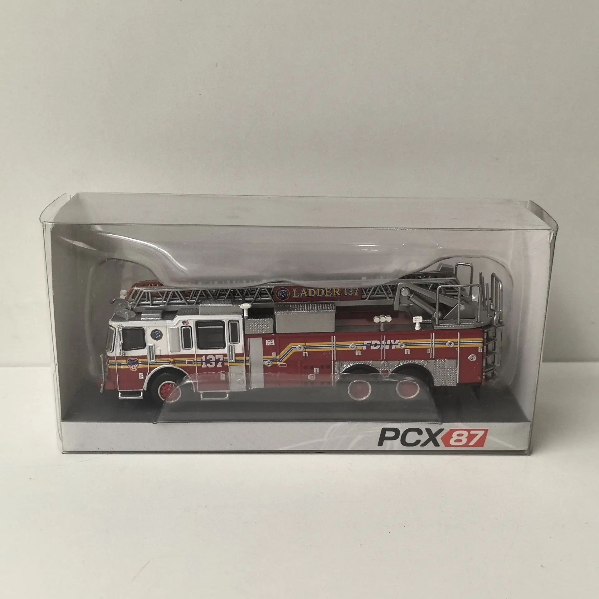 PCX HO 1/87 Scale ULTRA LADDER 137 FDNY Fire Truck 6 Plastics Car Model
PCX HO 1/87 Scale ULTRA LADDER 137 FDNY Fire Truck 6 Plastics Car Model