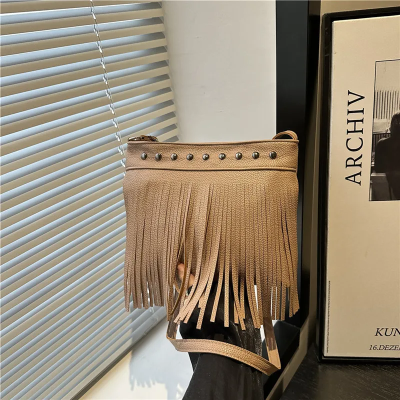 2025 New Korean Crossbody Bag Women Trendy Fringe Phone Case Casual Shoulder Fashion Purse 
2025 New Korean Crossbody Bag Women Trendy Fringe Phone Case Casual Shoulder Fashion Purse