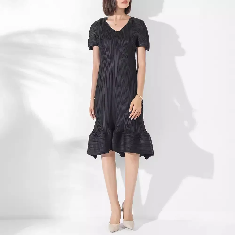 Платье женское Плиссированное с V-образным вырезом и оборками
Платье женское Плиссированное с V-образным вырезом и оборками