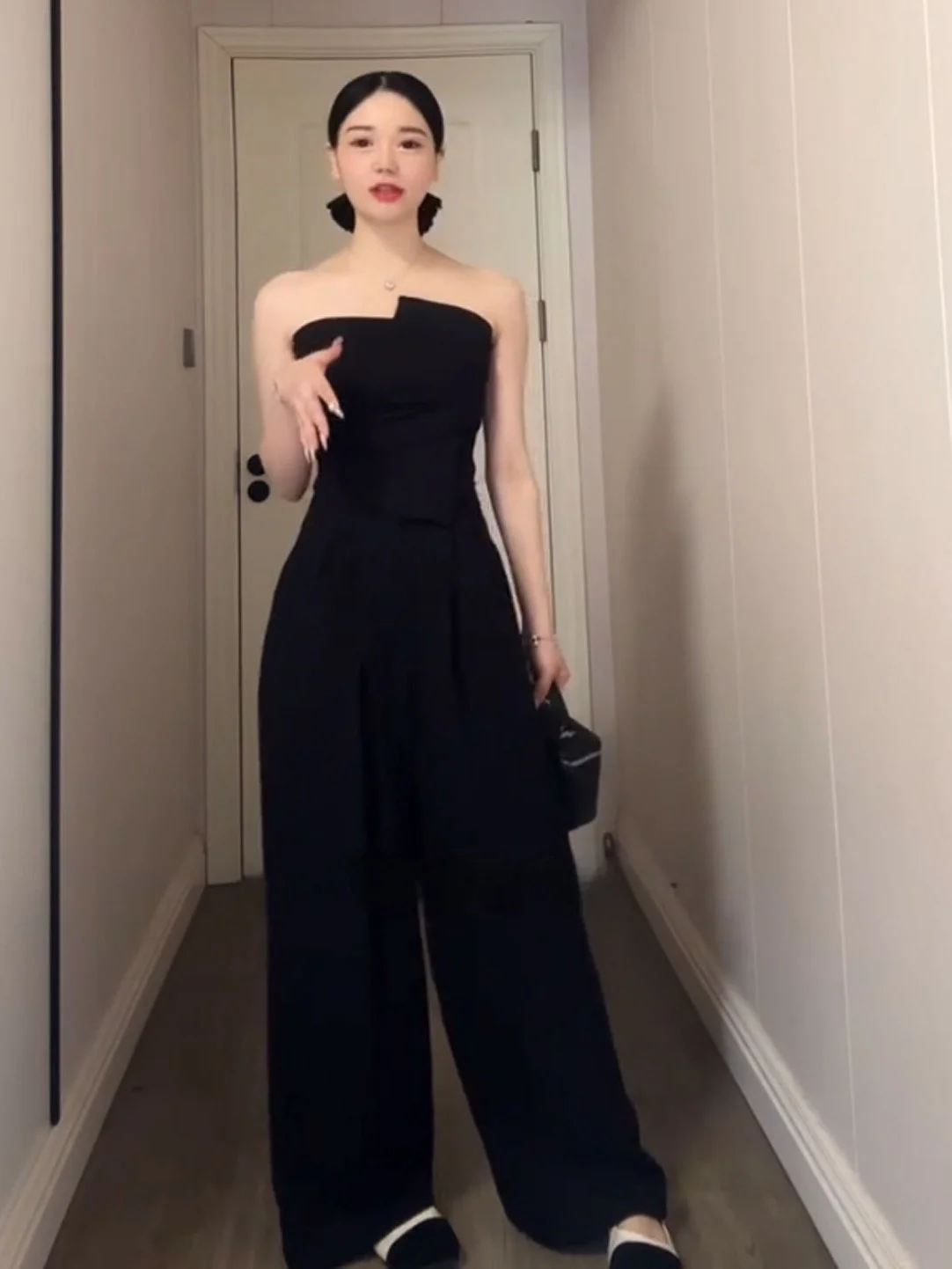 Black Asymmetrical Design Slim Fit Tube Top And Wide Leg Pants Set Women's Summer New Style High Waist Loose Fit Outfit
Black Asymmetrical Design Slim Fit Tube Top And Wide Leg Pants Set Women's Summer New Style High Waist Loose Fit Outfit