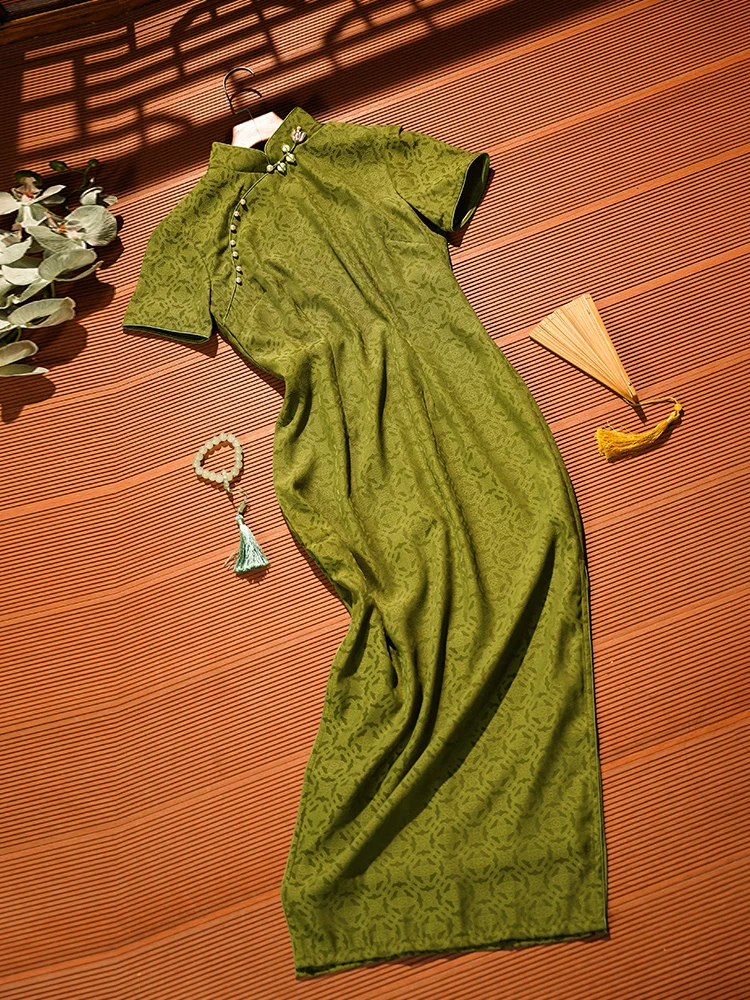 Новая улучшенная версия летнего длинного ципао для молодых женщин с цветочным узором и коротким рукавом для повседневного использования
Новая улучшенная версия летнего длинного ципао для молодых женщин с цветочным узором и коротким рукавом для повседневного использования