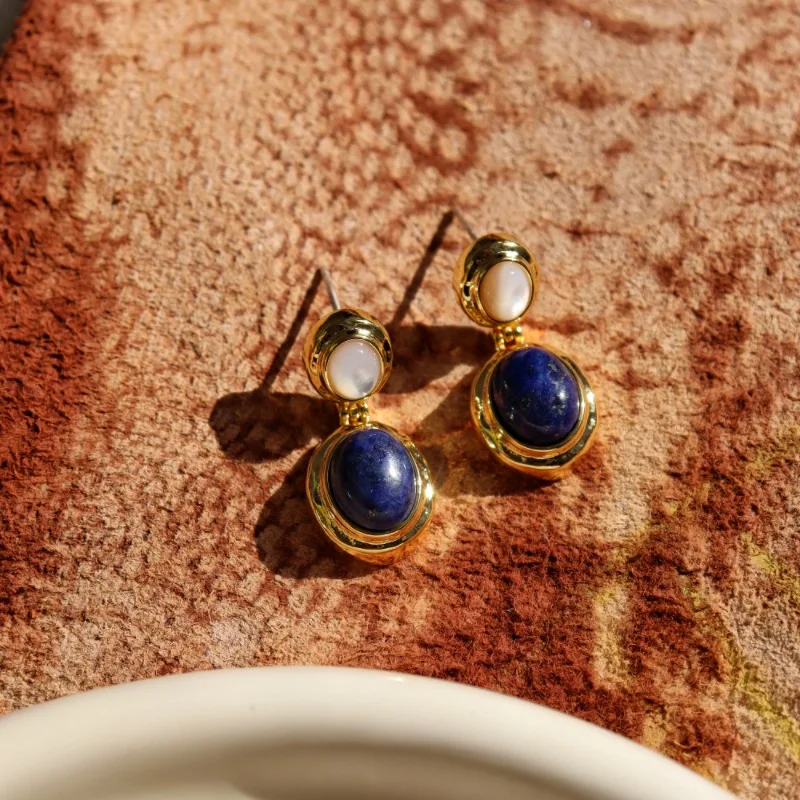 Russia Style Light Luxury Round Mother-of-pearl Lapis Lazuli Stone Earrings Niche Design High-end Ear Buckles Middle-aged Earrin
Russia Style Light Luxury Round Mother-of-pearl Lapis Lazuli Stone Earrings Niche Design High-end Ear Buckles Middle-aged Earrin