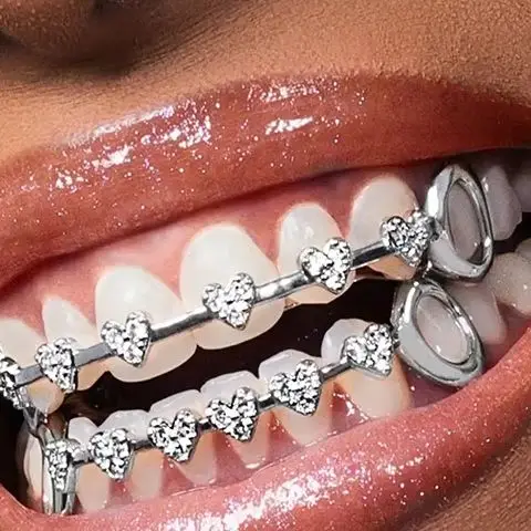 1/2PCS Top Bottom Hip Hop Heart Zircon Teeth Grillz Punk CZ Stone Hollow Tooth Caps For Women Men Jewelry Cosplay Dental Grills
1/2PCS Top Bottom Hip Hop Heart Zircon Teeth Grillz Punk CZ Stone Hollow Tooth Caps For Women Men Jewelry Cosplay Dental Grills